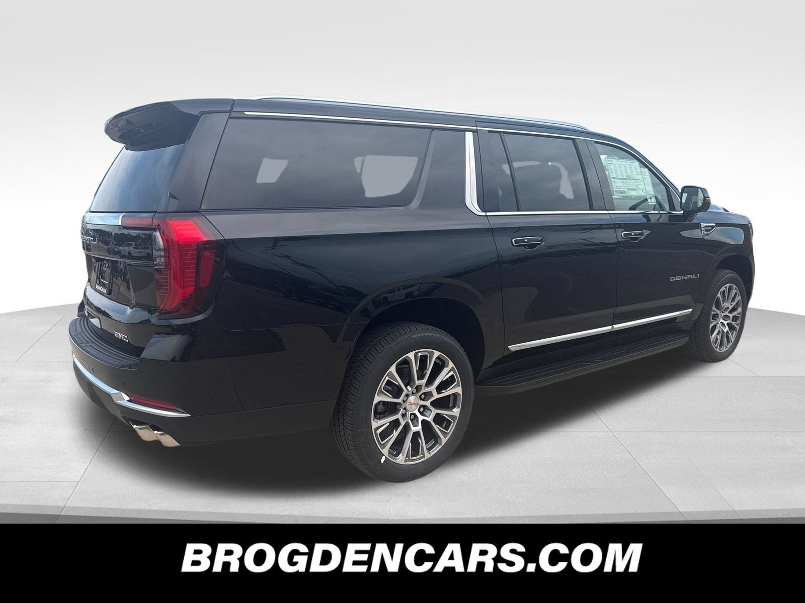 New 2026 GMC Yukon XL Denali w/ Advanced Technology Package AWD/4WD image 3