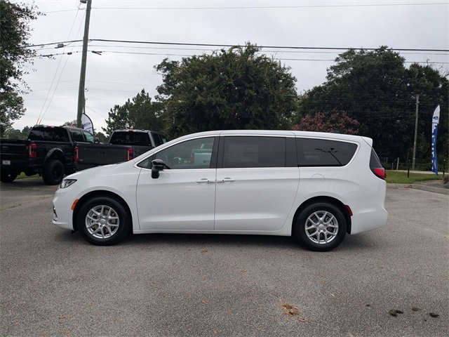 New 2026 Chrysler Pacifica Select image 6