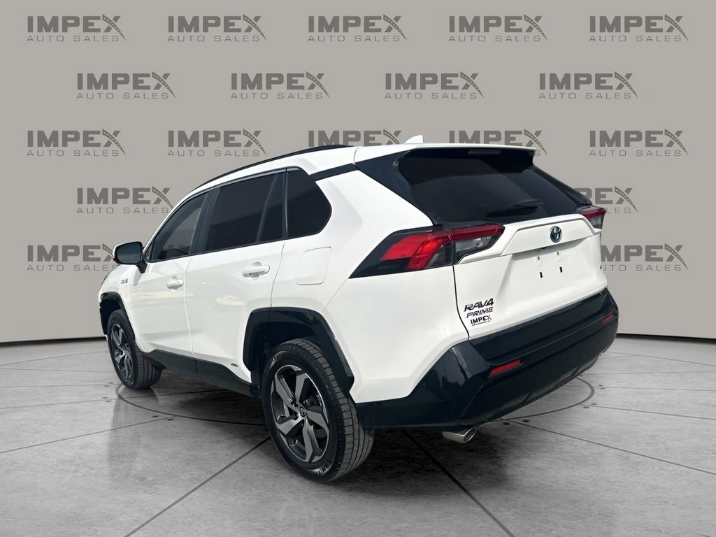 Used 2021 Toyota RAV4 SE image 3