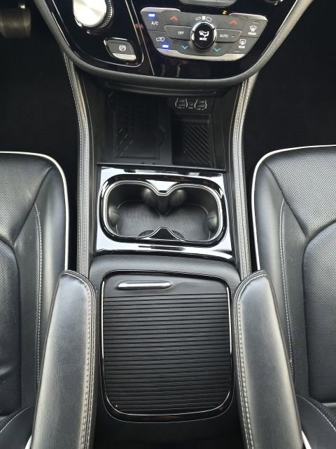 Used 2025 Chrysler Pacifica Limited FWD image 43