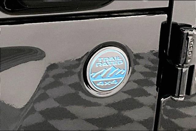 Used 2025 Jeep Wrangler Unlimited Sahara w/ Safety Group image 9