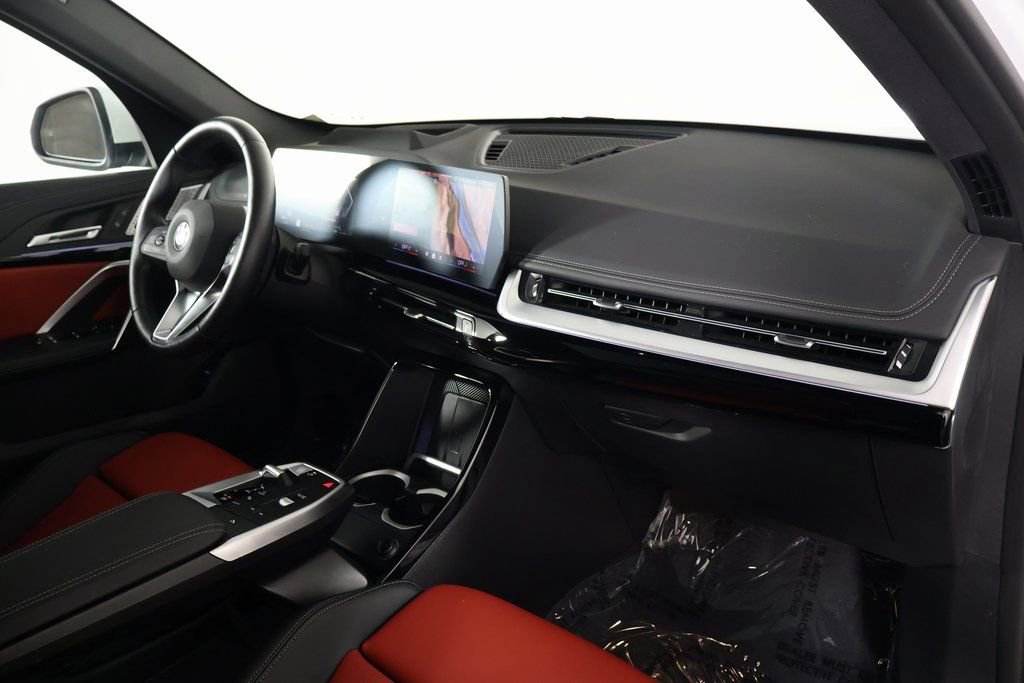 Used 2025 BMW X1 xDrive28i w/ Premium Package image 9