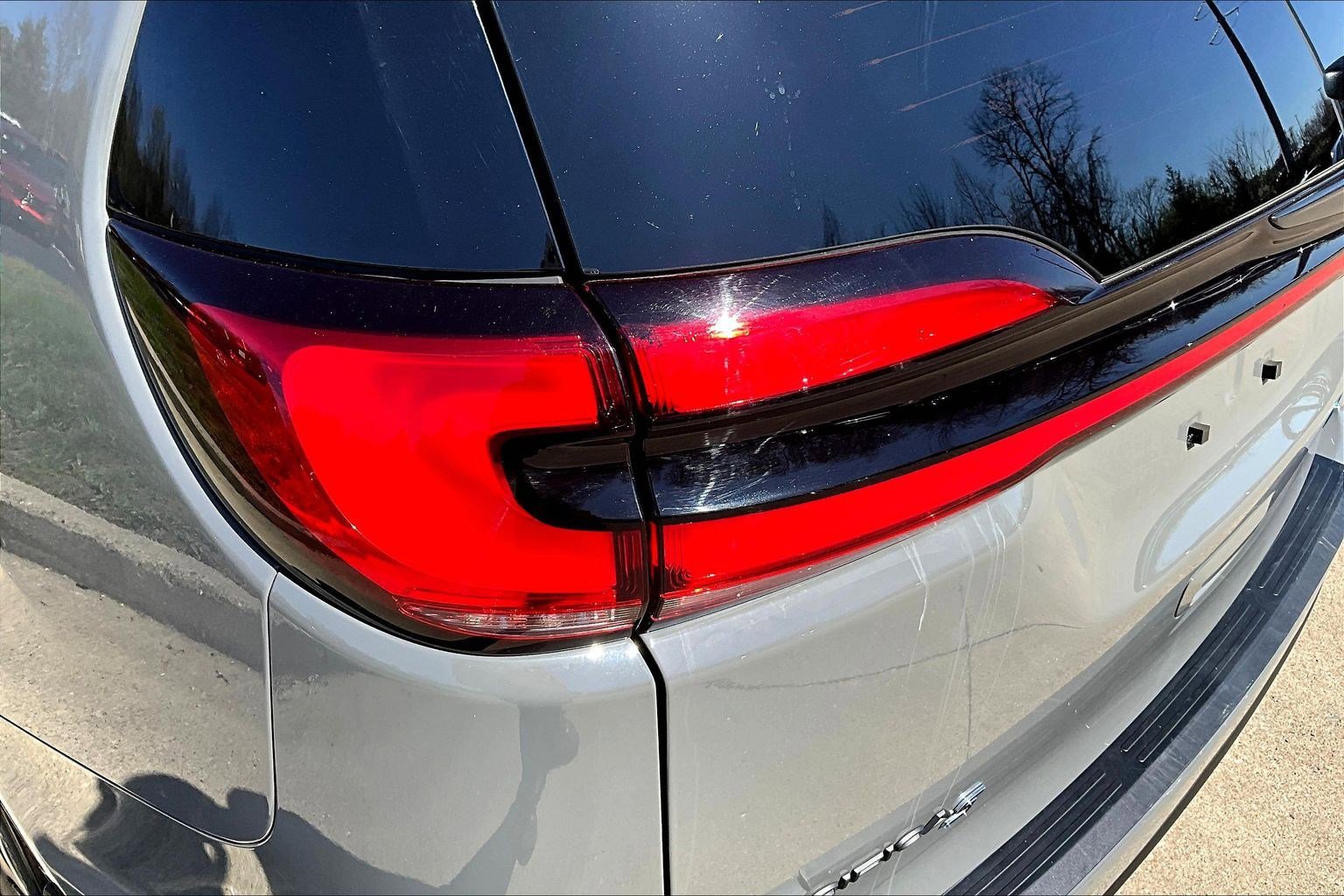 Used 2022 Chrysler Pacifica Limited w/ Uconnect Theater Family Group image 24