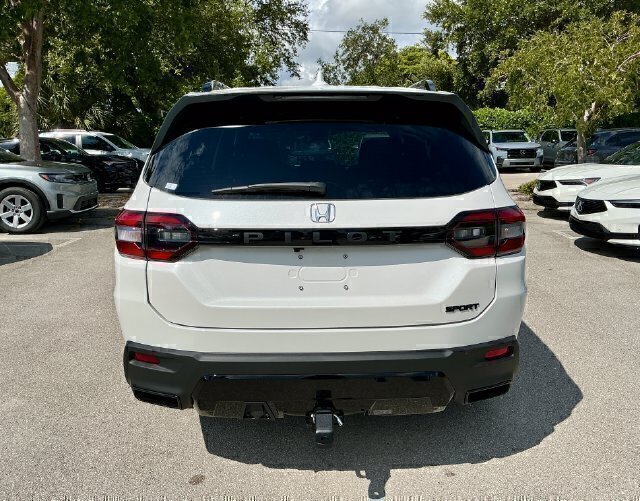 New 2026 Honda Pilot Sport image 5