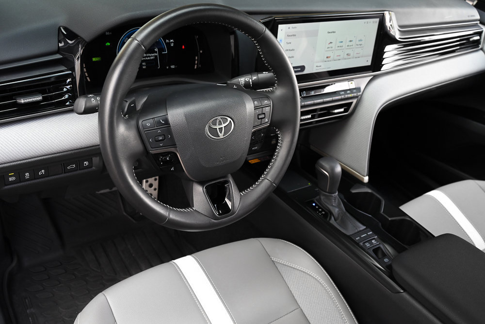 Used 2025 Toyota Camry SE w/ Multimedia Upgrade Package FWD image 9