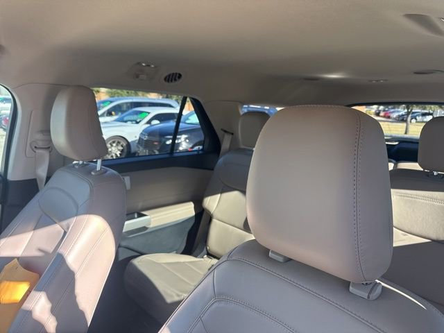 Used 2022 Ford Explorer XLT w/ Equipment Group 202A image 9