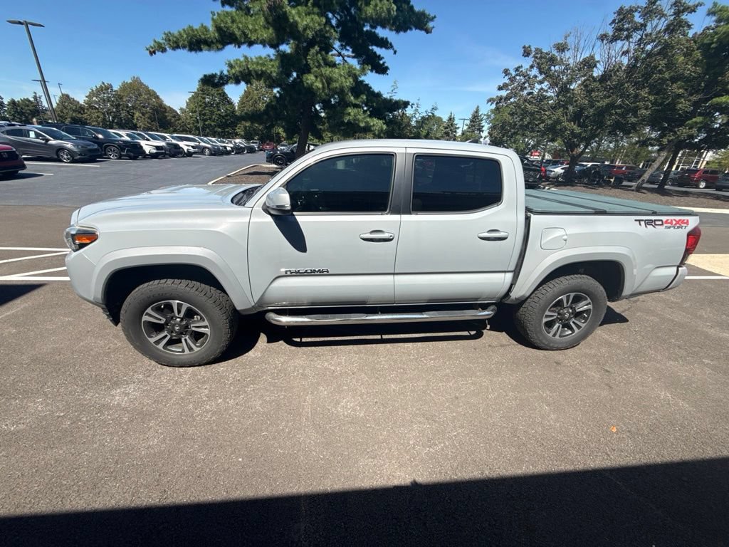 Used 2018 Toyota Tacoma TRD Sport w/ Technology Package AWD/4WD image 5