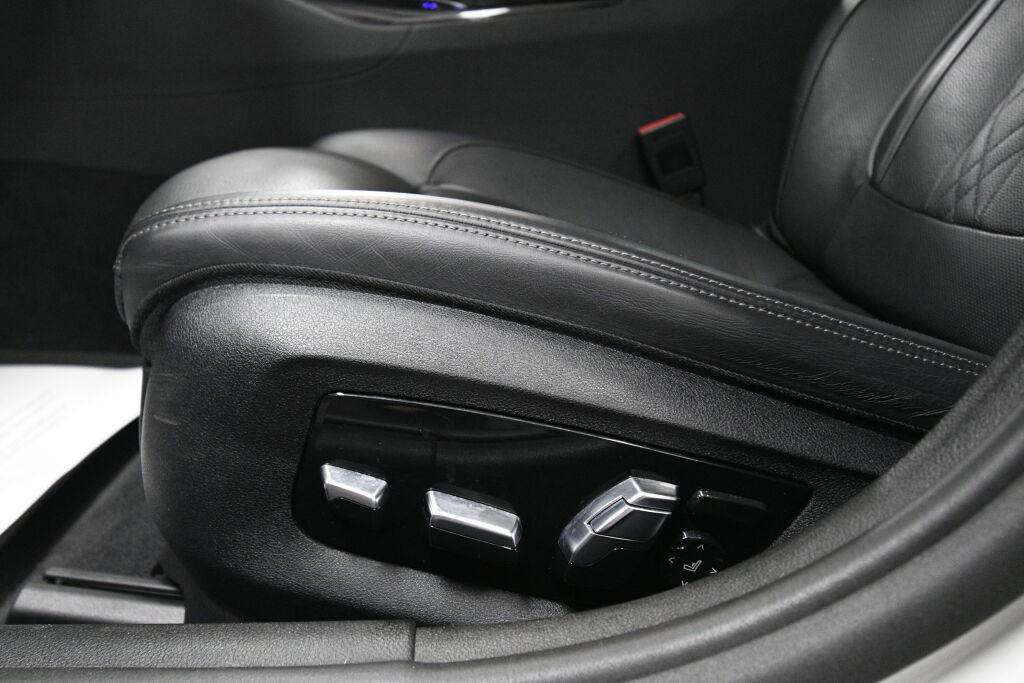 Used 2022 BMW M550i xDrive w/ Executive Package image 11