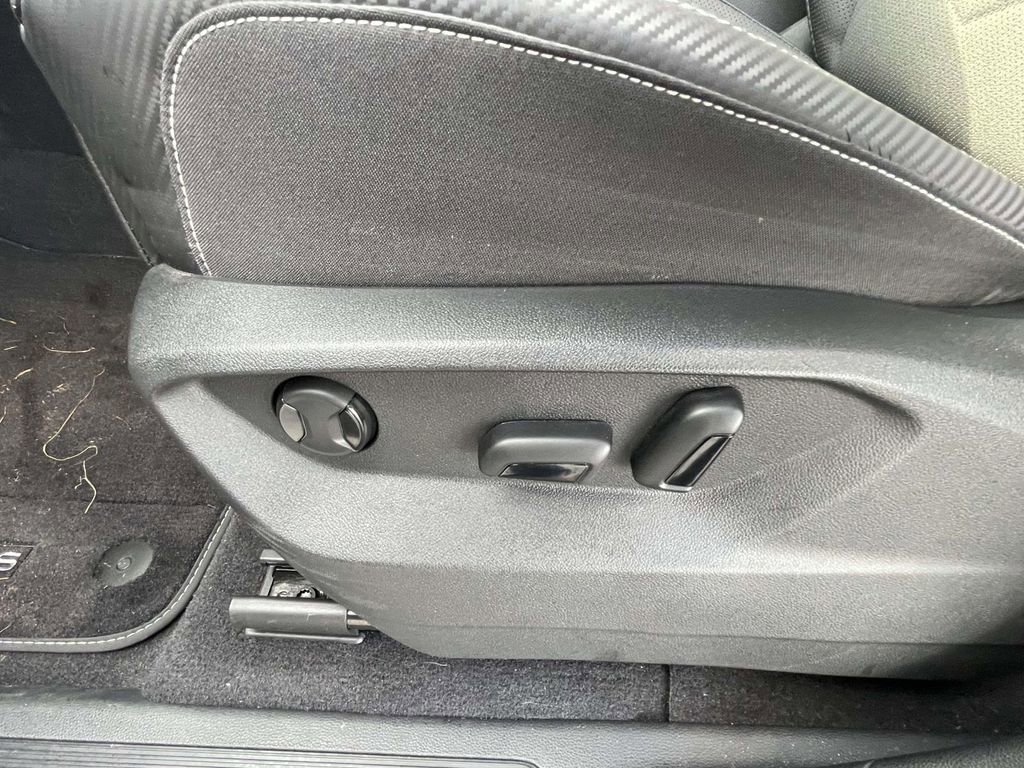 Used 2024 Volkswagen Atlas Cross Sport SE image 14