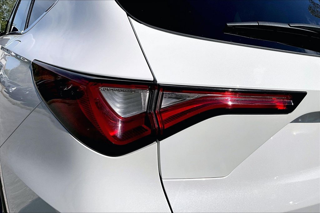Used 2023 Acura MDX w/ Technology Package AWD/4WD image 42