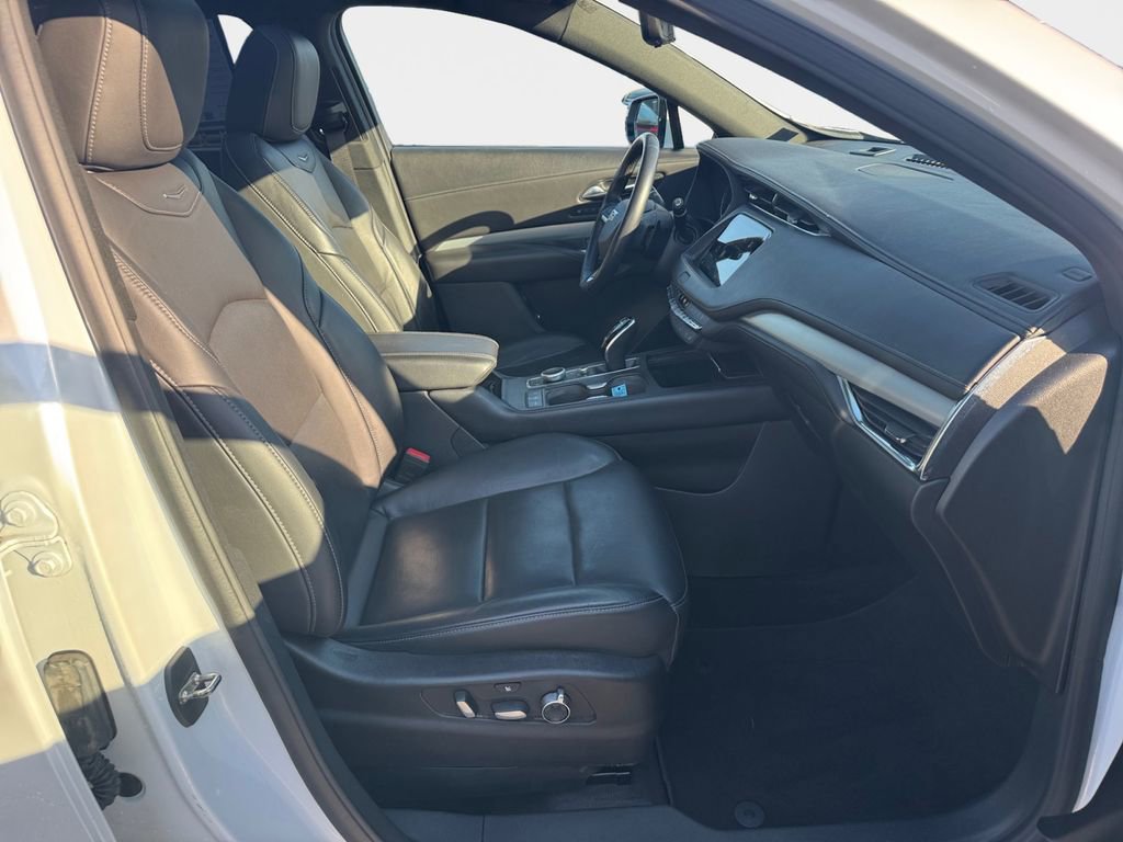 Used 2022 Cadillac XT4 Premium Luxury w/ Enhanced Visibility Package image 19