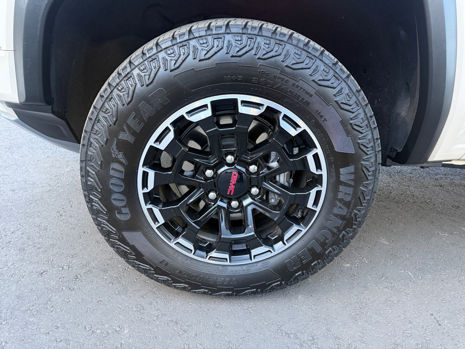 Used 2026 GMC Canyon AT4 w/ Technology Plus Package AWD/4WD image 24