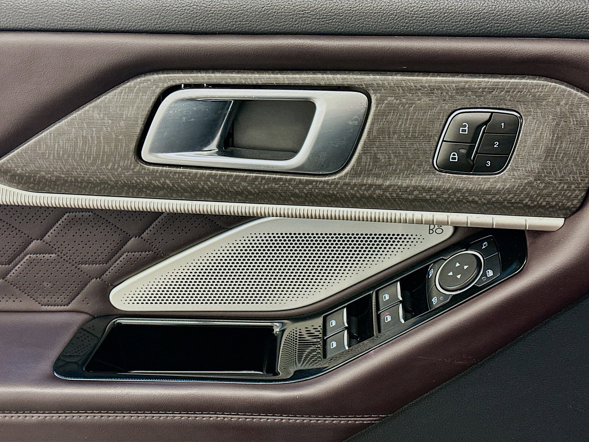 Used 2025 Ford Explorer Platinum w/ LUX Leather Package image 15