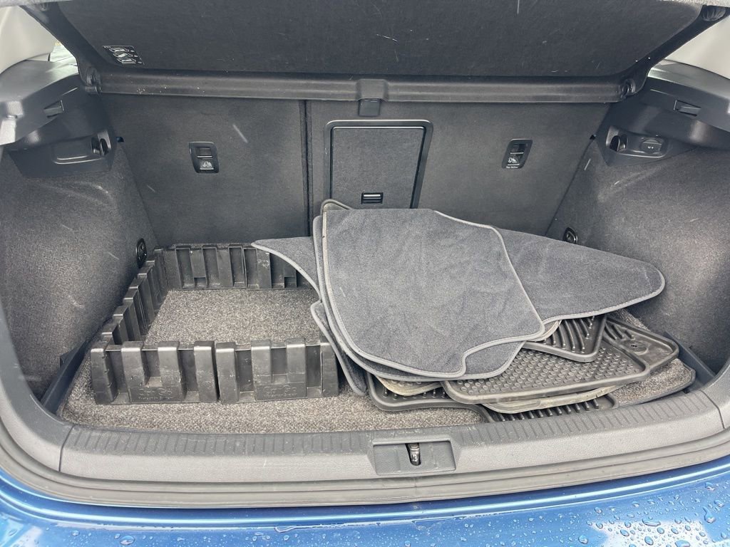 Used 2017 Volkswagen Golf S image 23