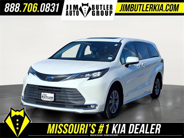 Used 2021 Toyota Sienna XLE image 1