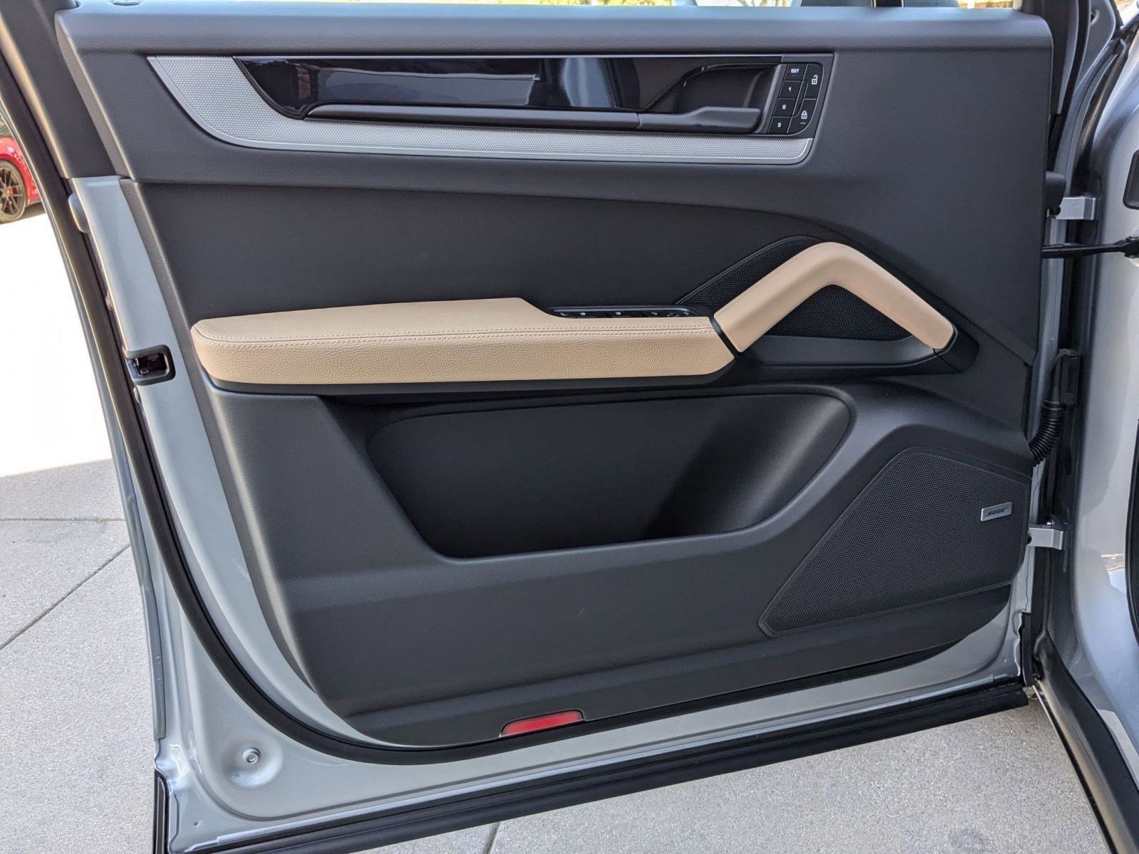 Certified 2025 Porsche Cayenne image 13