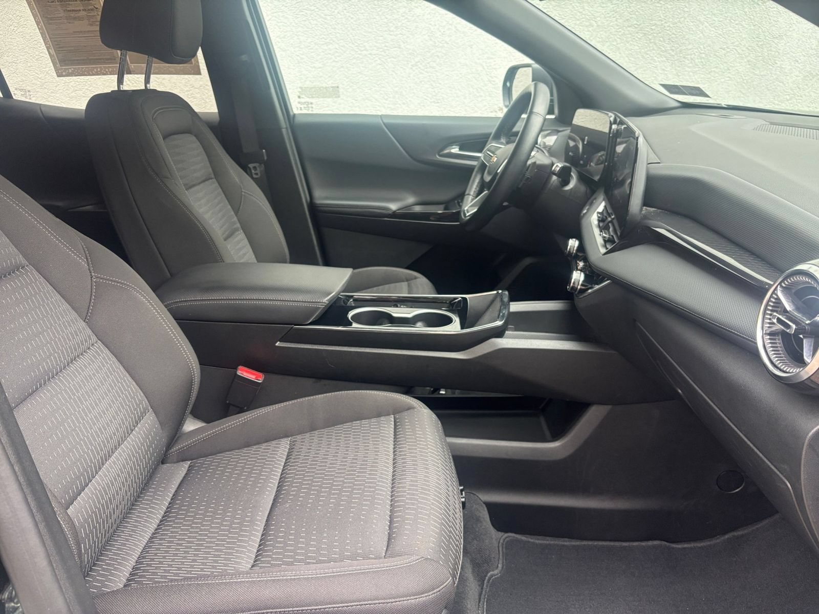 Used 2025 Chevrolet Equinox LT FWD image 27