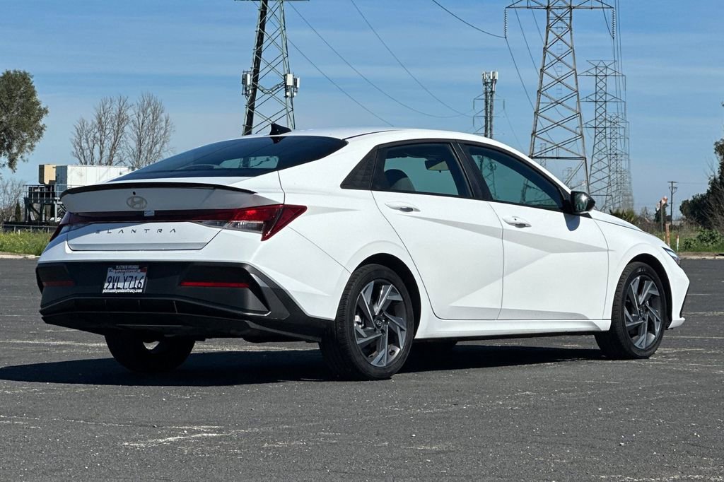New 2025 Hyundai Elantra Sport FWD image 4