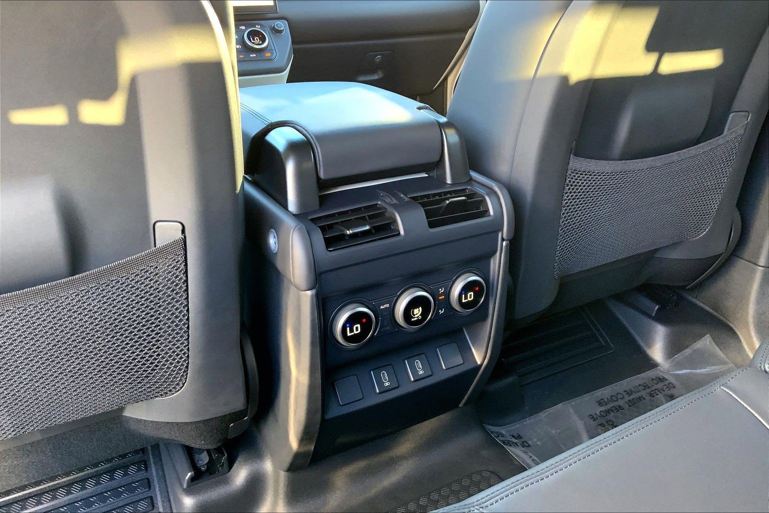 New 2026 Land Rover Defender 130 X-Dynamic SE image 20