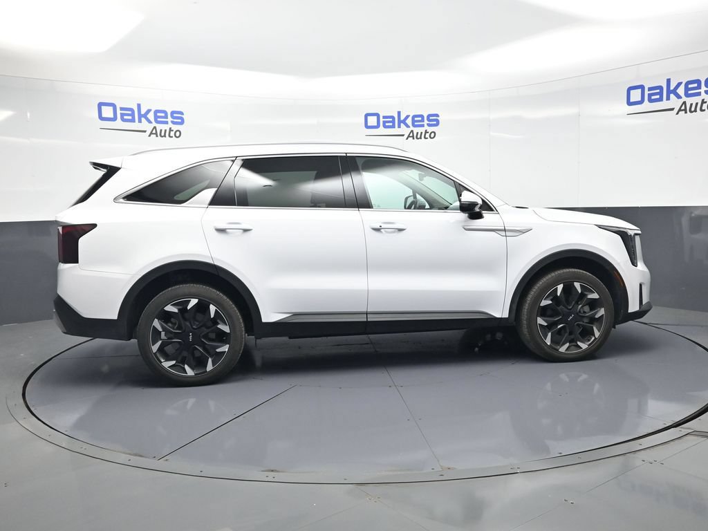 Certified 2026 Kia Sorento EX AWD/4WD image 8