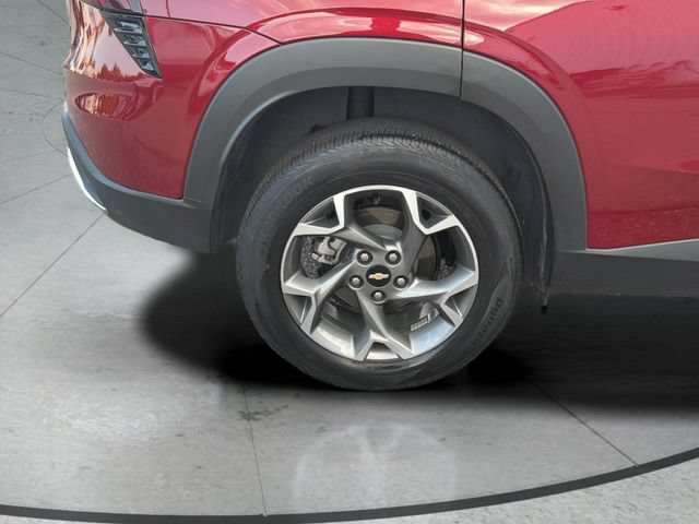 Used 2025 Chevrolet Trax LT FWD image 32