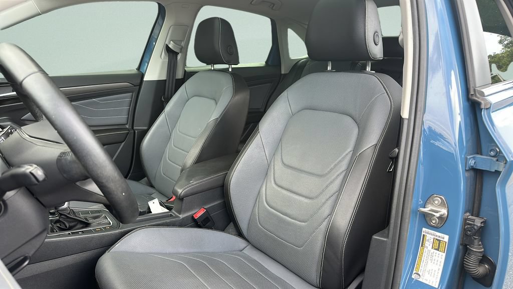 Certified 2025 Volkswagen Jetta SEL FWD image 26