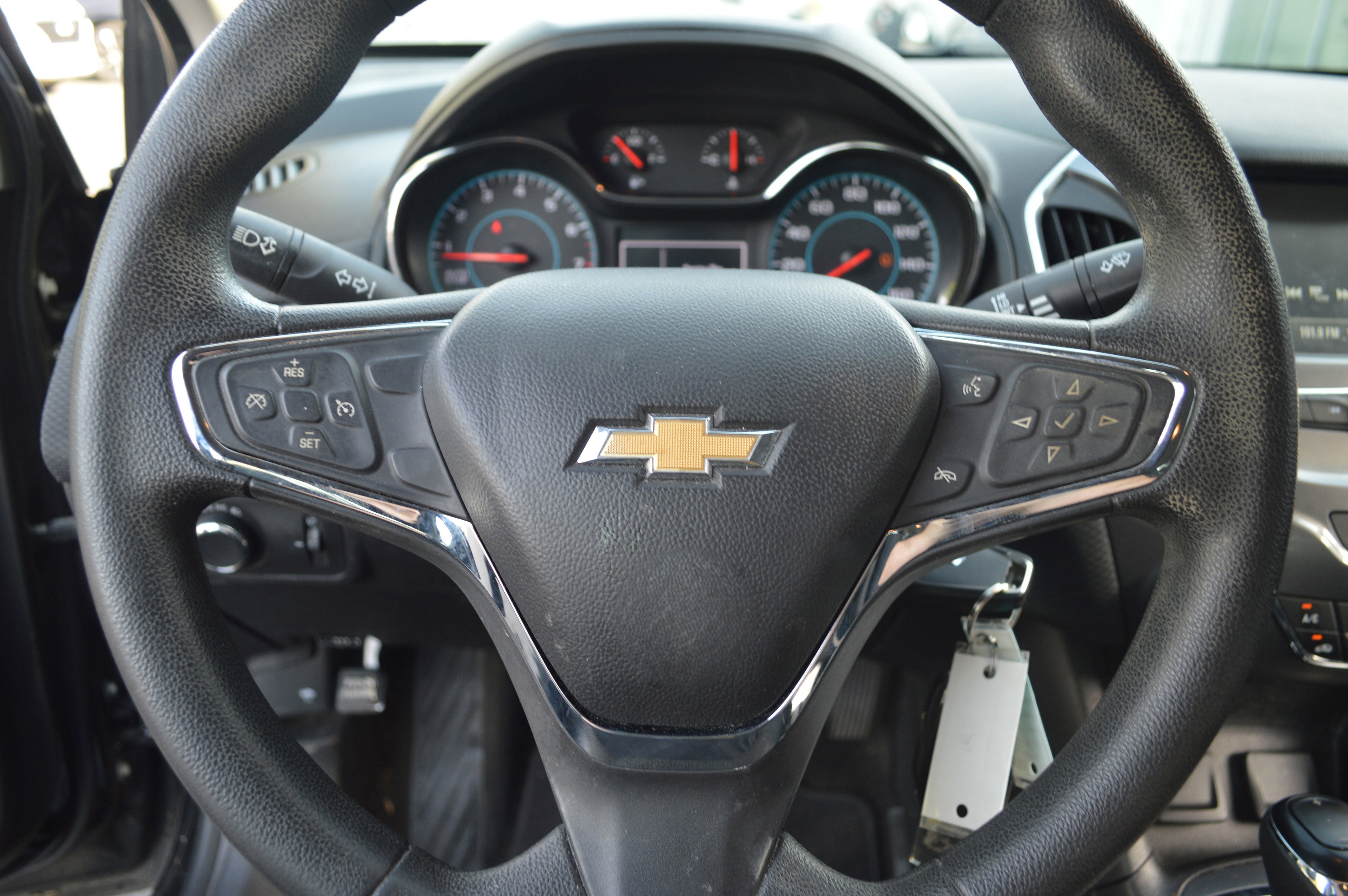 Used 2017 Chevrolet Cruze LT FWD image 14