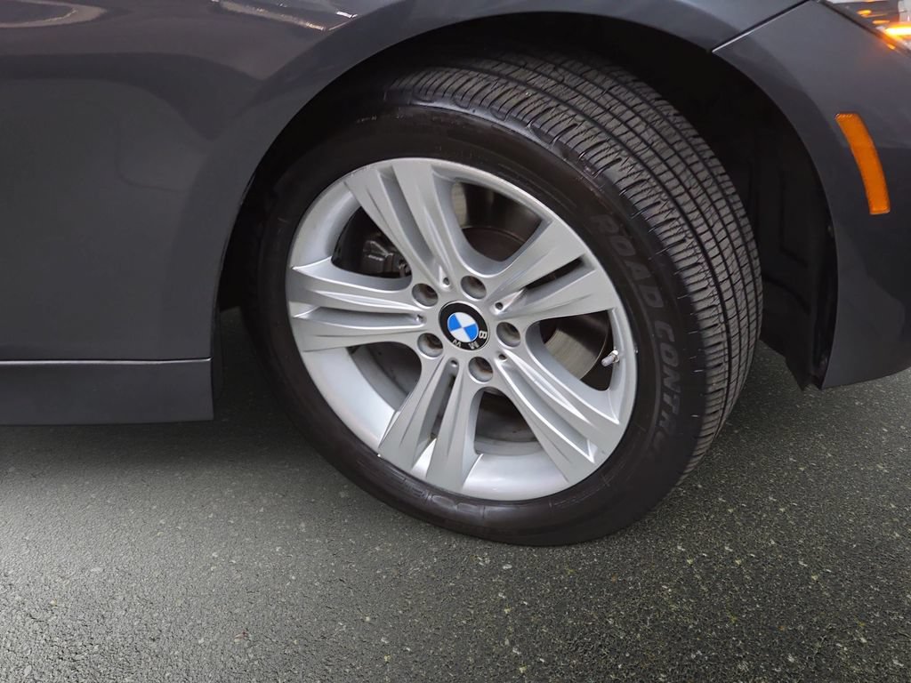 Used 2017 BMW 330i xDrive Sedan AWD/4WD image 33
