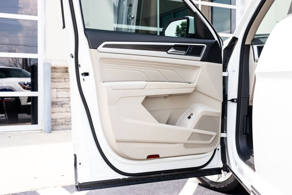 Used 2021 Volkswagen Atlas SE w/ Panoramic Sunroof Package FWD image 18