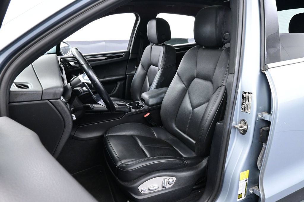 Certified 2020 Porsche Macan AWD/4WD image 5