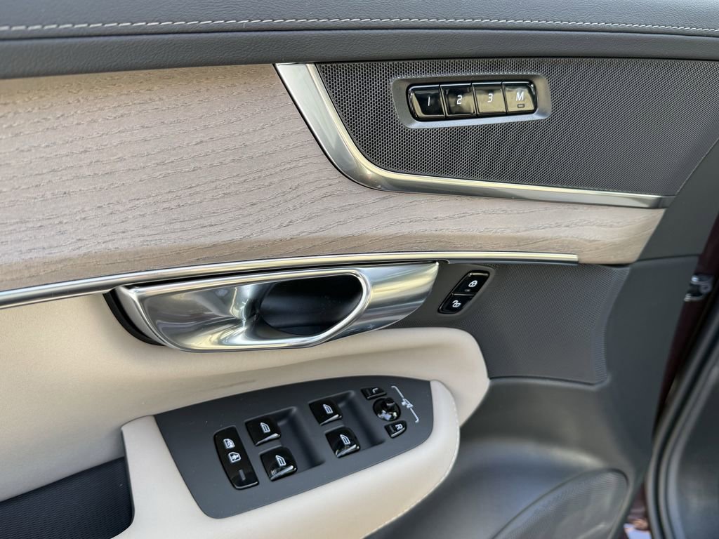 New 2026 Volvo XC90 B6 Plus w/ Protection Package Premier image 17
