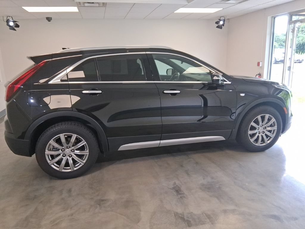 Used 2023 Cadillac XT4 Premium Luxury w/ Cold Weather Package AWD/4WD image 8