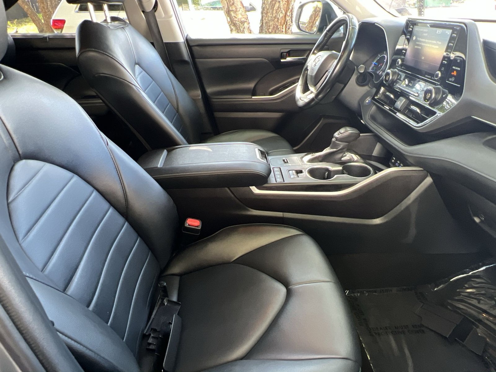 Used 2022 Toyota Highlander XLE AWD/4WD image 27