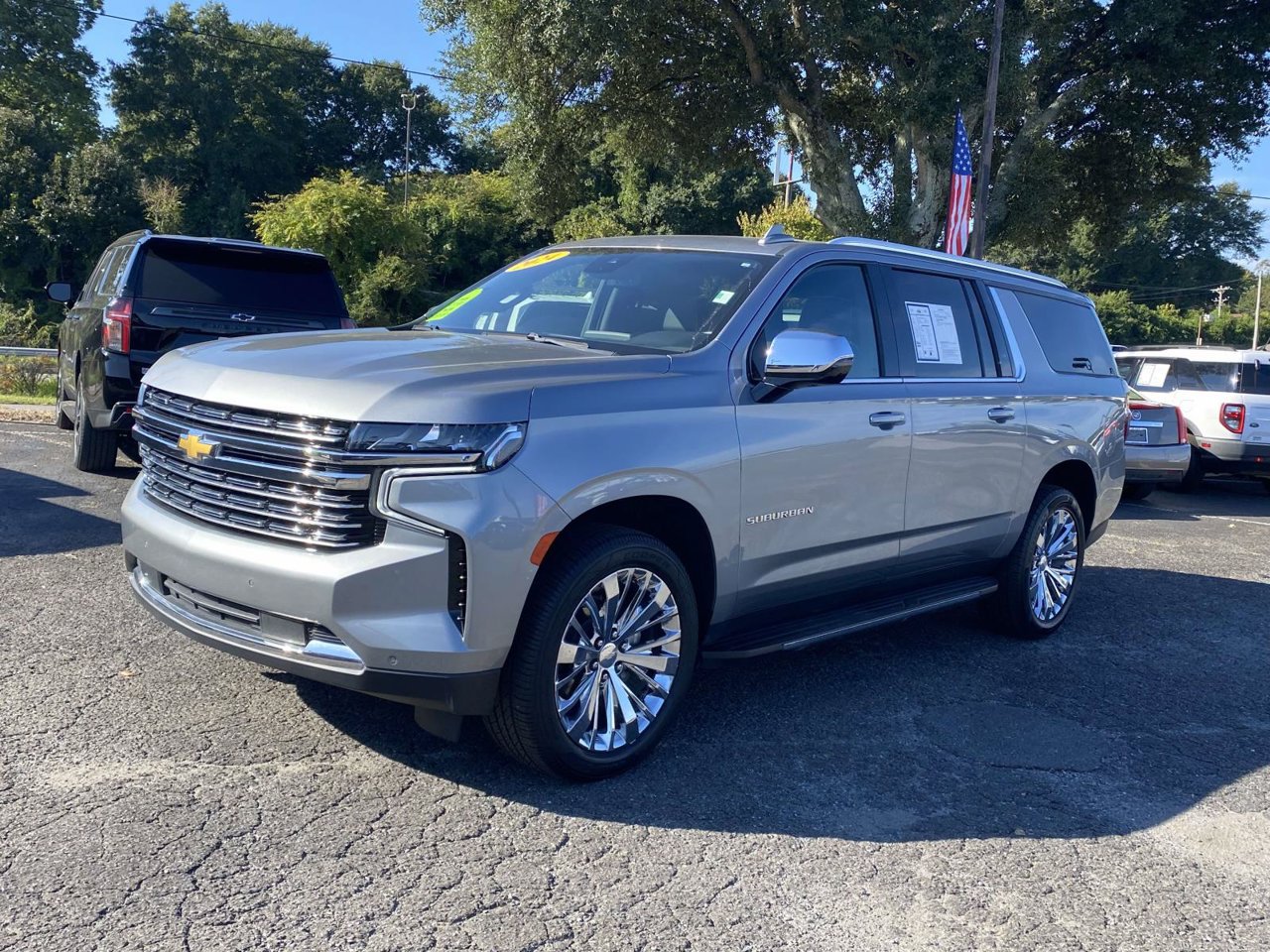 Used 2024 Chevrolet Suburban Premier RWD image 3