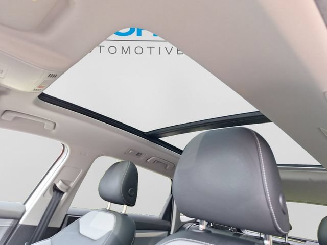Certified 2022 Volkswagen Taos SEL w/ Panoramic Sunroof Package AWD/4WD image 12