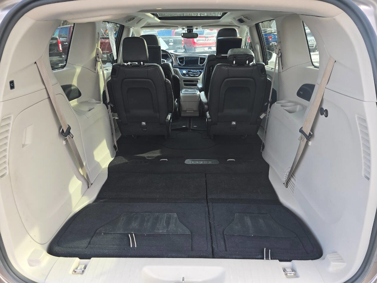 Used 2018 Chrysler Pacifica Touring-L Plus image 22