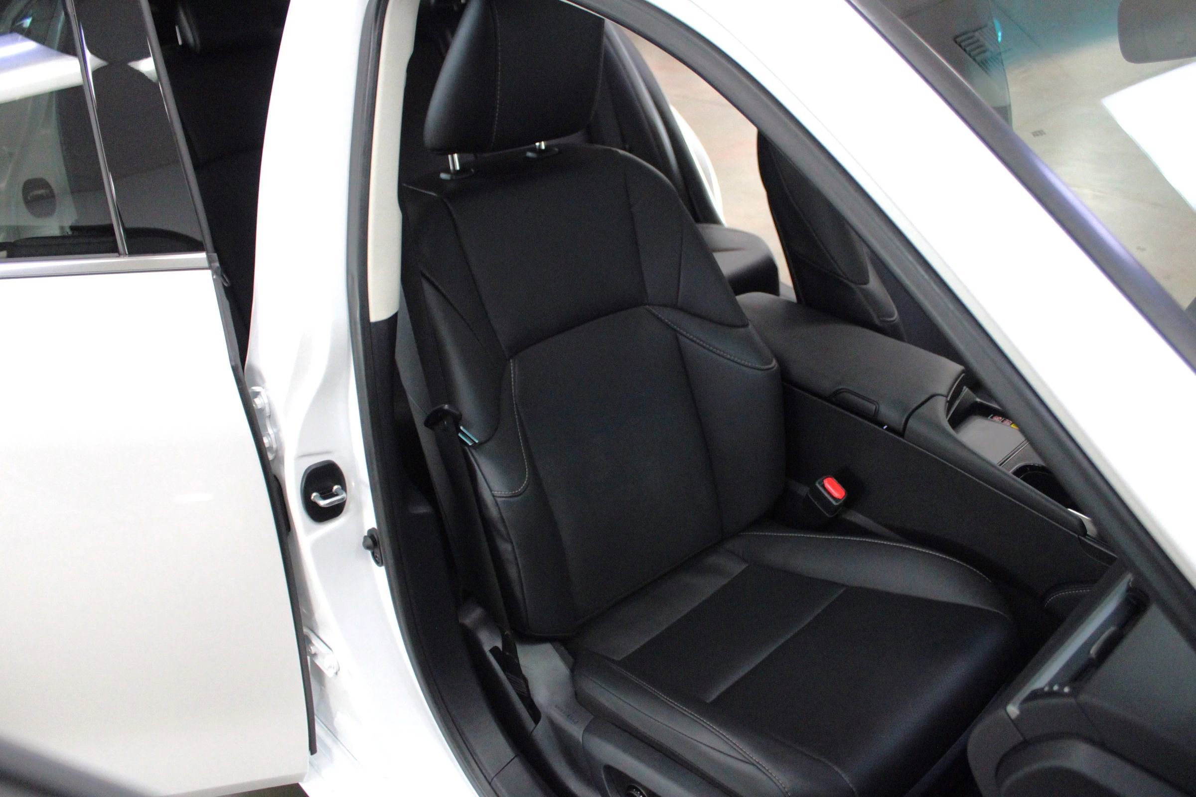 Used 2024 Lexus ES 350 w/ Premium Package image 11