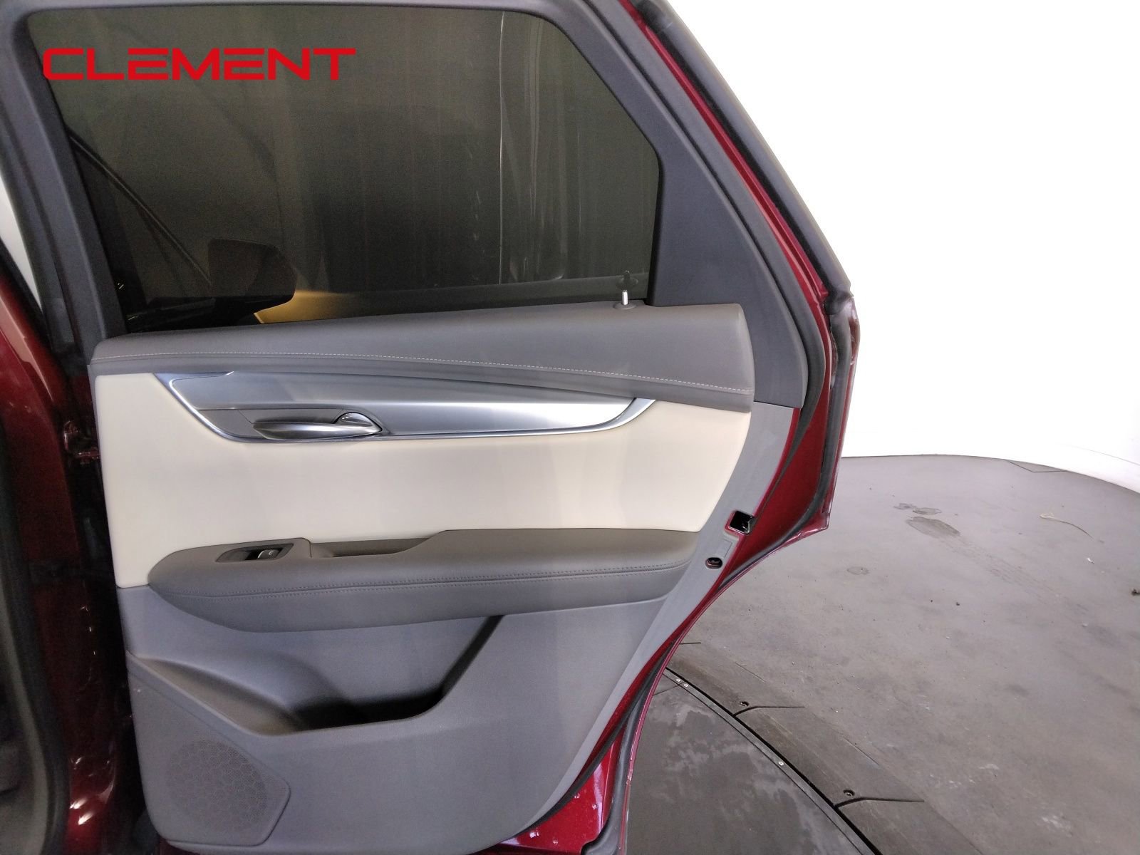 Used 2018 Cadillac XT5 Luxury w/ Driver Awareness Package image 41