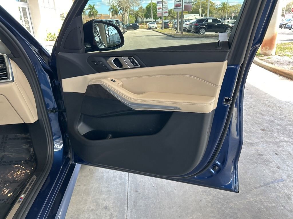 Used 2022 BMW X5 xDrive40i w/ M Sport Package image 25