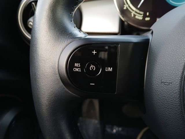 Used 2024 MINI Cooper 2-Door Hardtop image 8