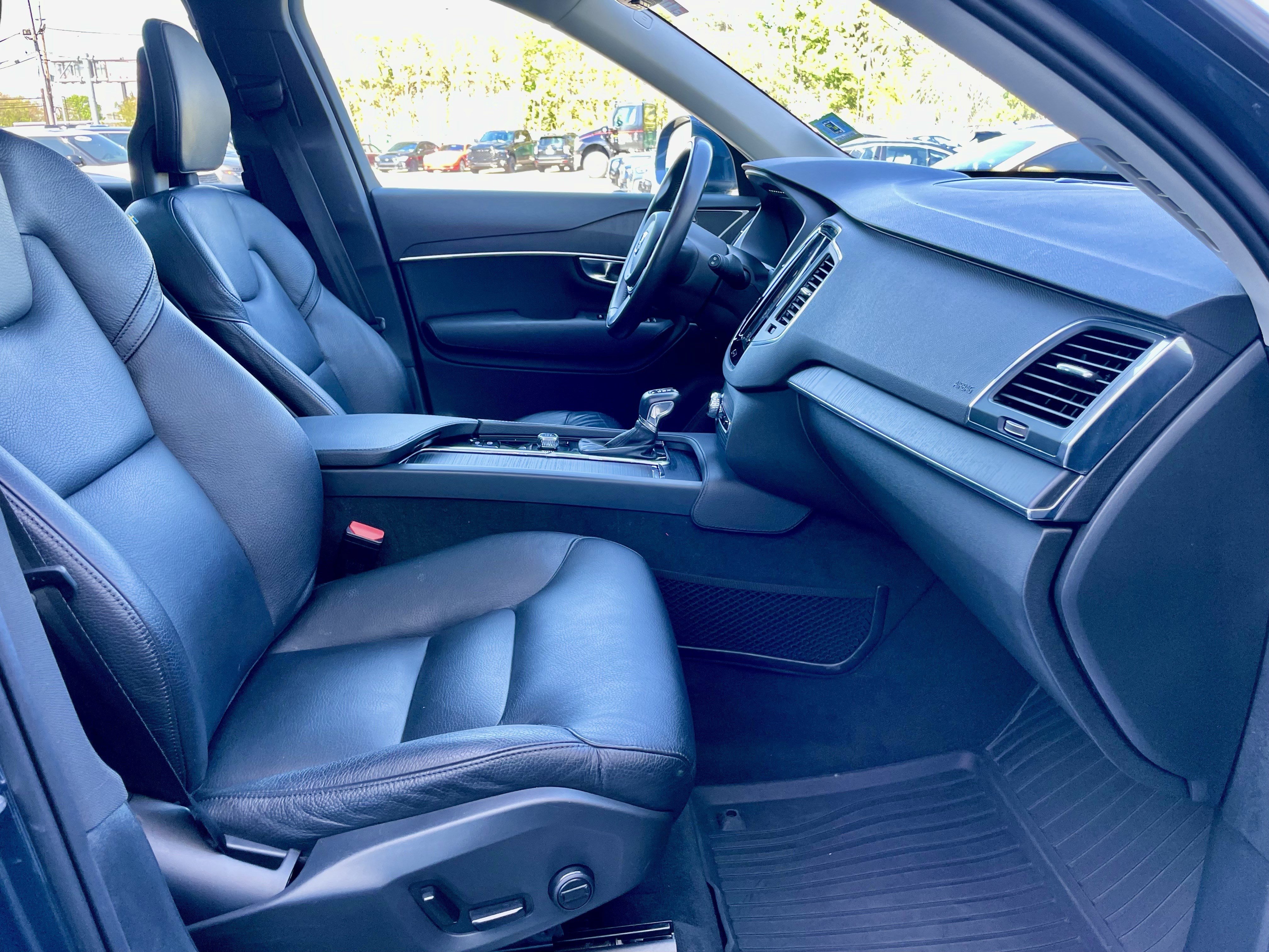 Used 2020 Volvo XC90 T6 Momentum AWD/4WD image 15