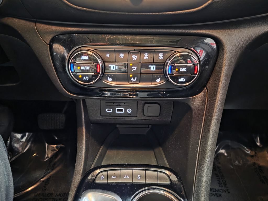 Used 2020 Buick Encore GX Essence w/ Experience Buick Package AWD/4WD image 22