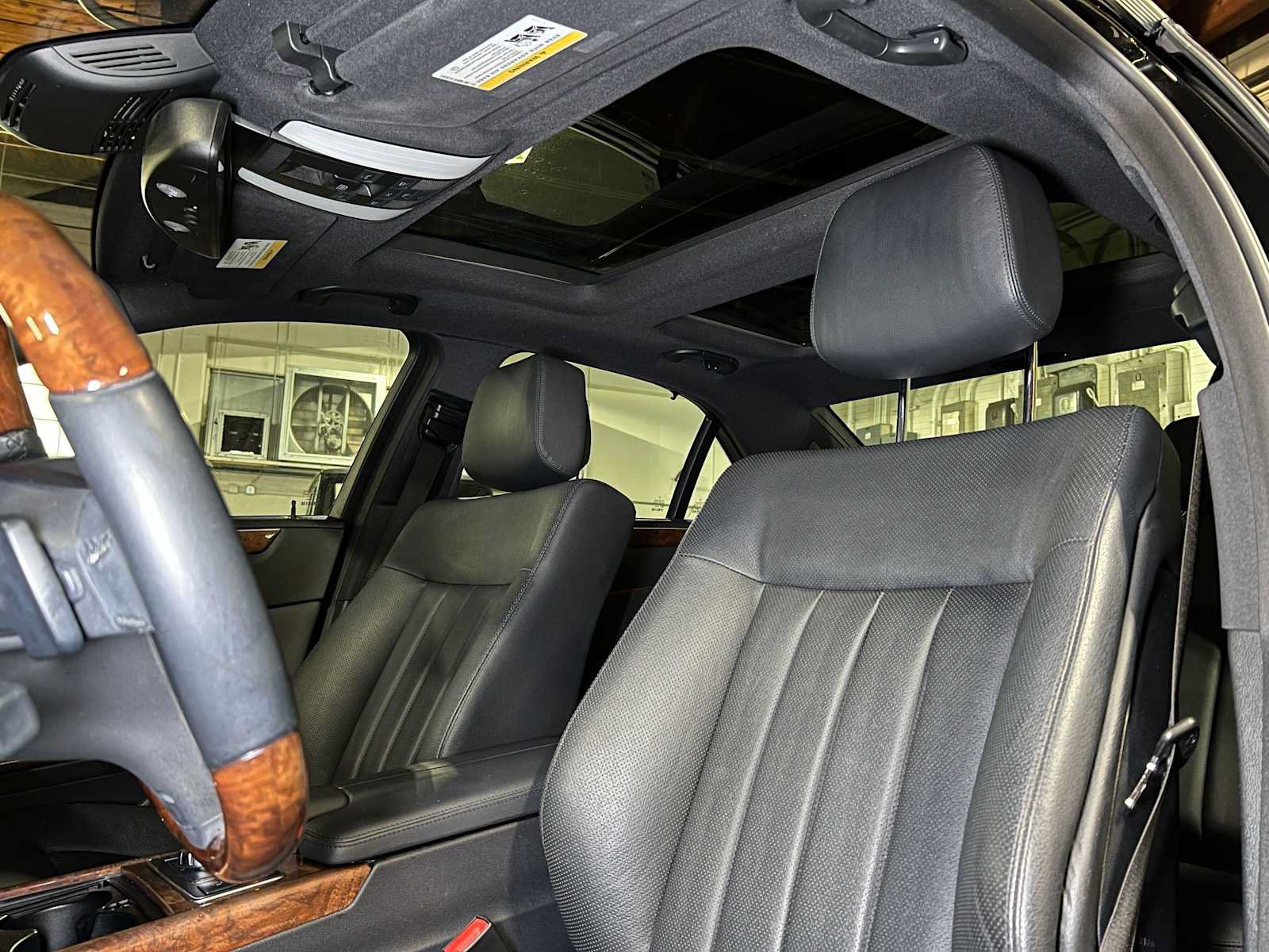 Used 2013 Mercedes-Benz E 550 4MATIC Sedan image 23
