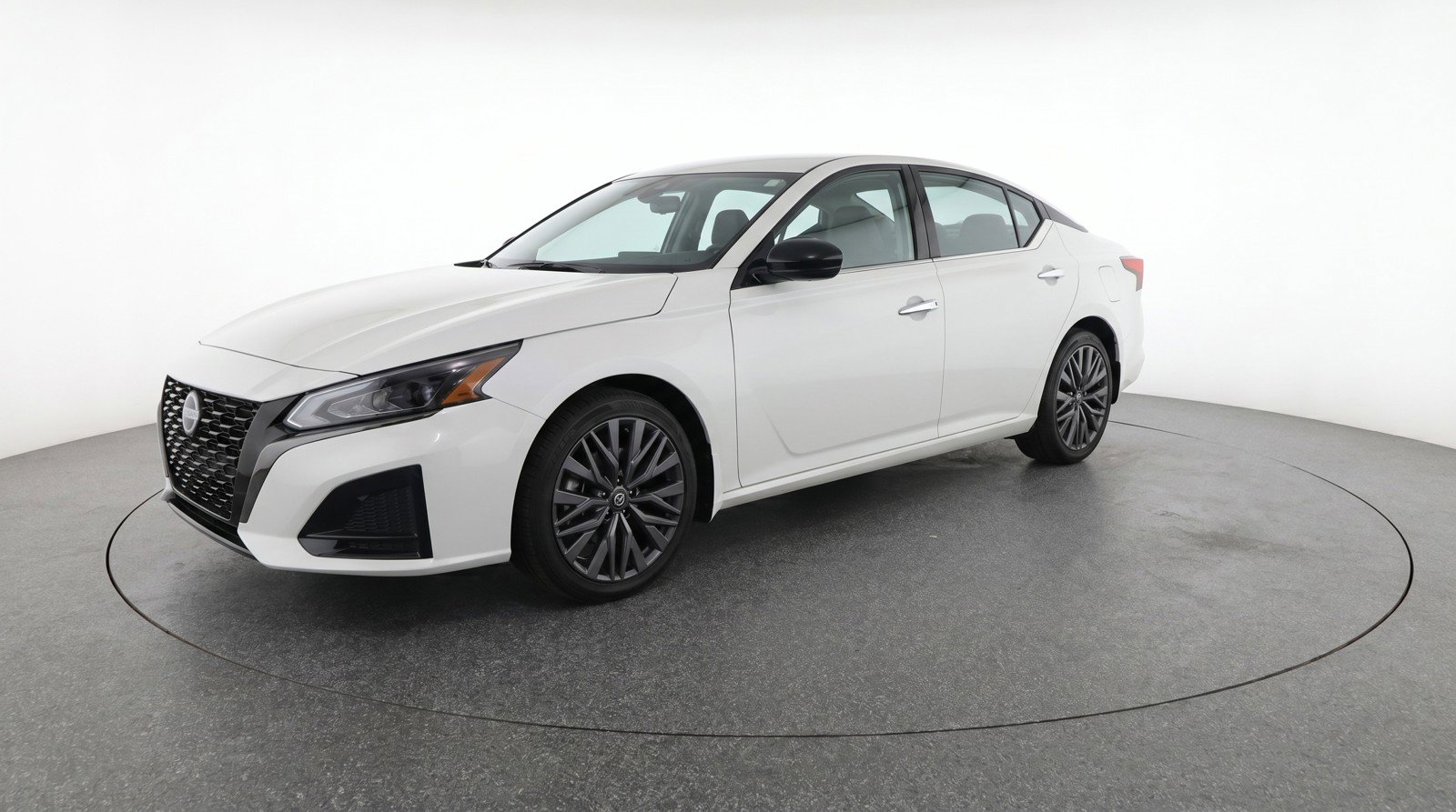 Used 2025 Nissan Altima 2.5 SV FWD image 3