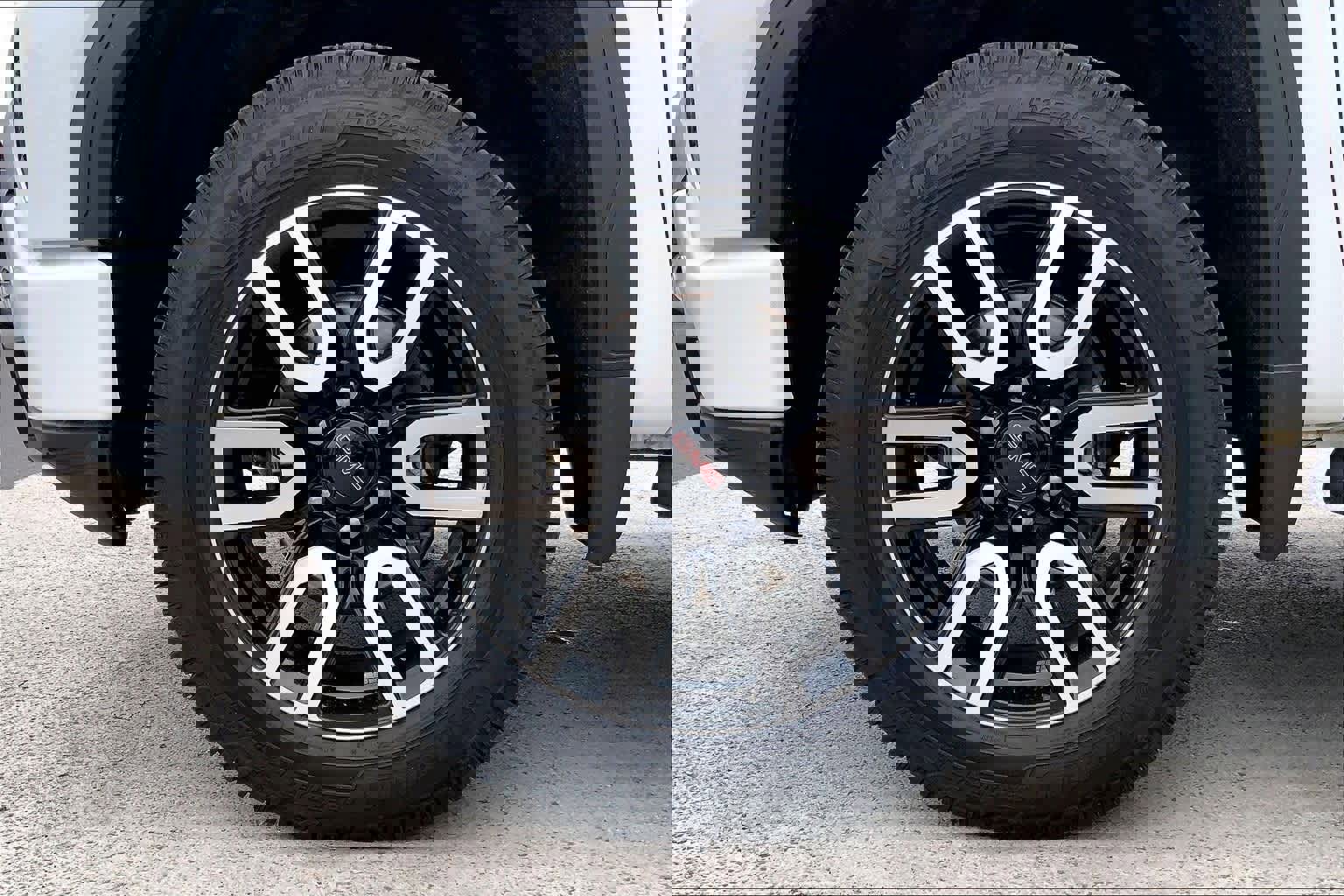 Used 2023 GMC Sierra 1500 AT4 w/ AT4 Premium Package image 9