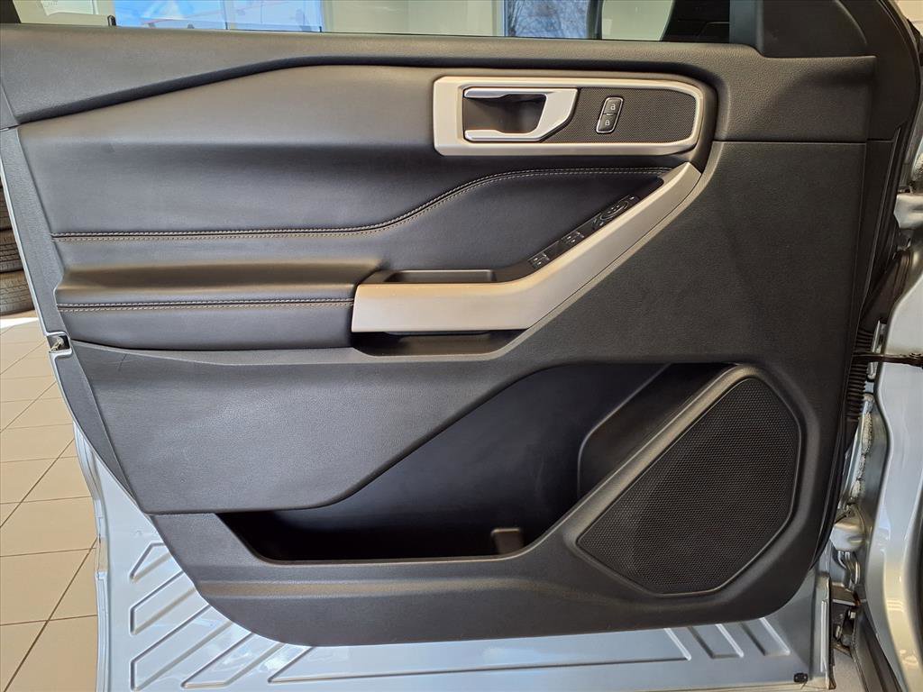 Used 2022 Ford Explorer XLT image 23