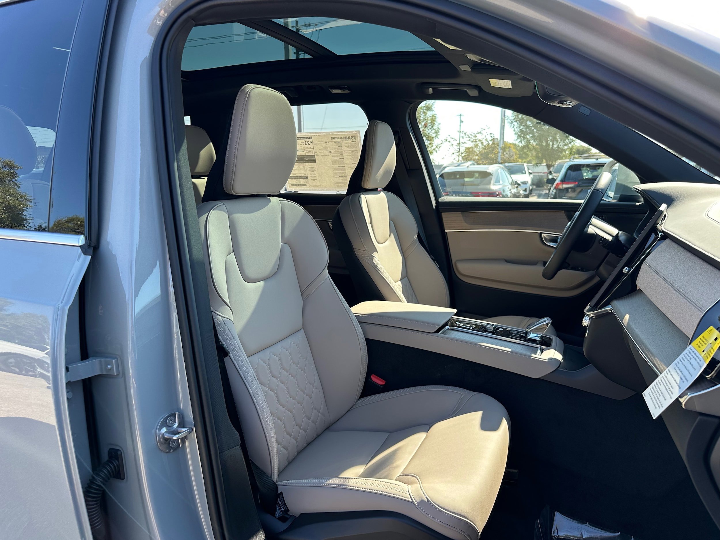 Used 2026 Volvo XC90 B6 Plus w/ Protection Package Premier AWD/4WD image 8