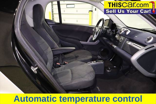 Used 2014 smart fortwo passion RWD image 15