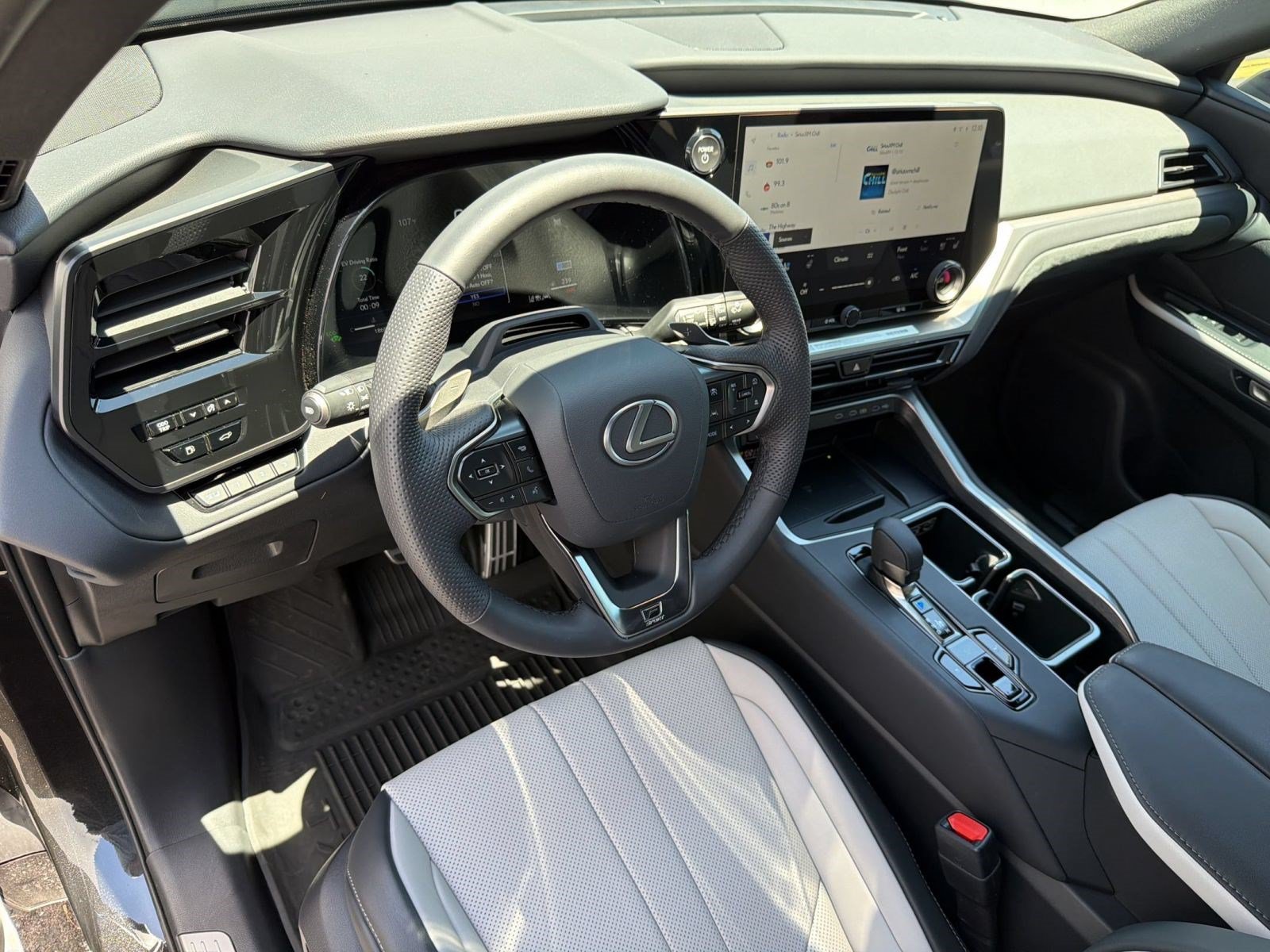 Used 2026 Lexus TX 500h AWD w/ Technology Package image 3