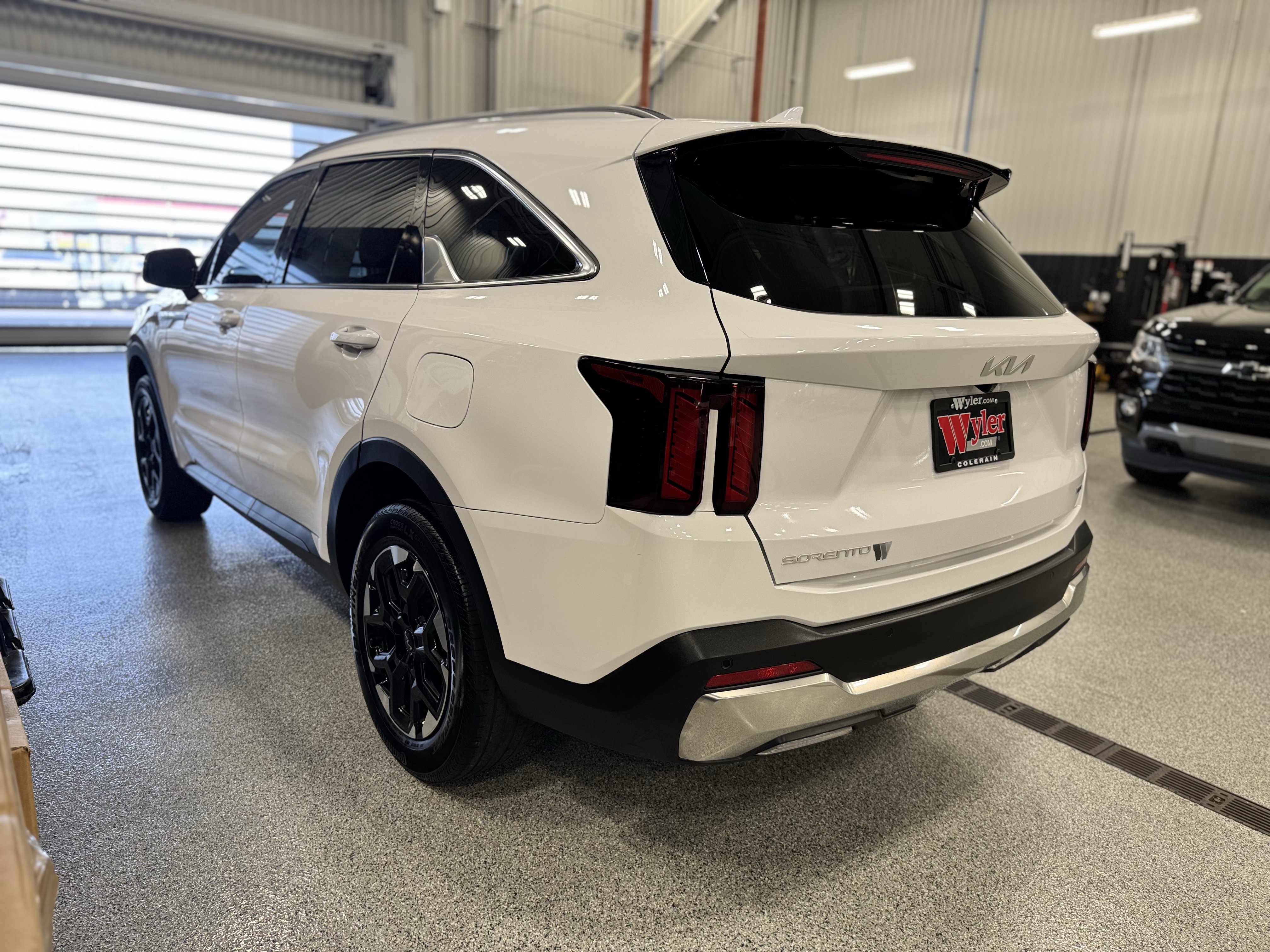 Used 2024 Kia Sorento S image 32